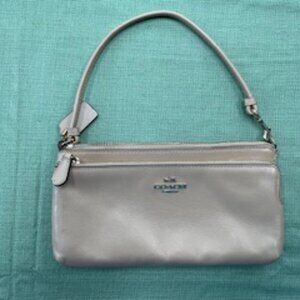 COACH - BEIGE LEATHER WRISTLET